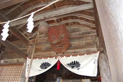 円政寺にある大きな天狗の面