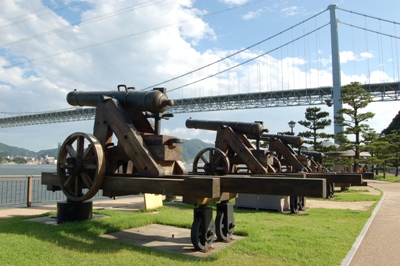 関門海峡の壇ノ浦砲台跡に復元された長州砲