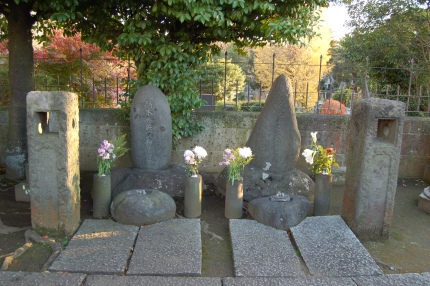 吉田松陰から間接的に大きな影響を受けた乃木希典大将の墓。（東京・青山霊園）