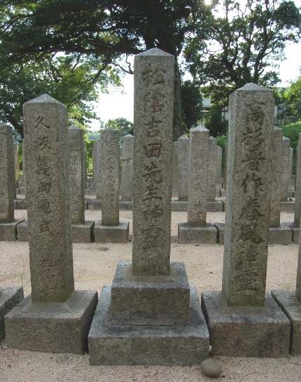 山口県下関市・桜山神社（桜山招魂場）にある松陰の招魂墓。
